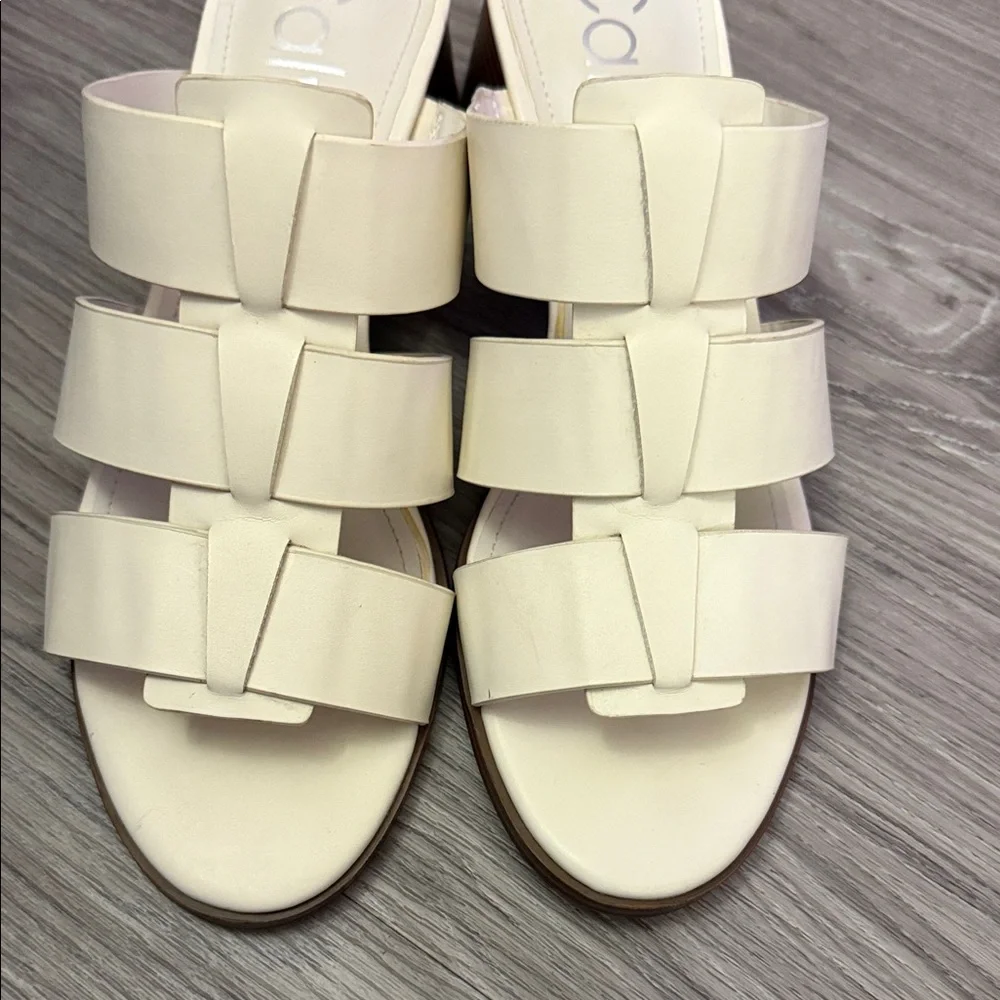 Calvin Klein Audrey White Slip On Block Heel Mule Sandals Size 7